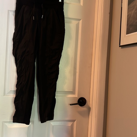 Lululemon studio jogger size 4 - Picture 3 of 5